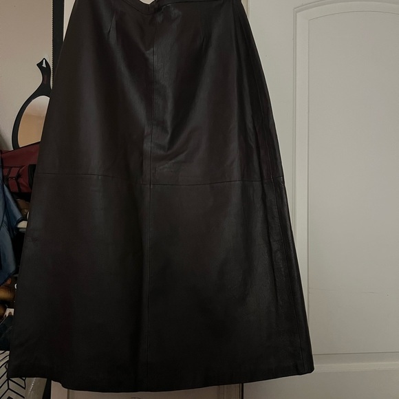 Elegant Brown Leather Maxi Skirt - Picture 3 of 8